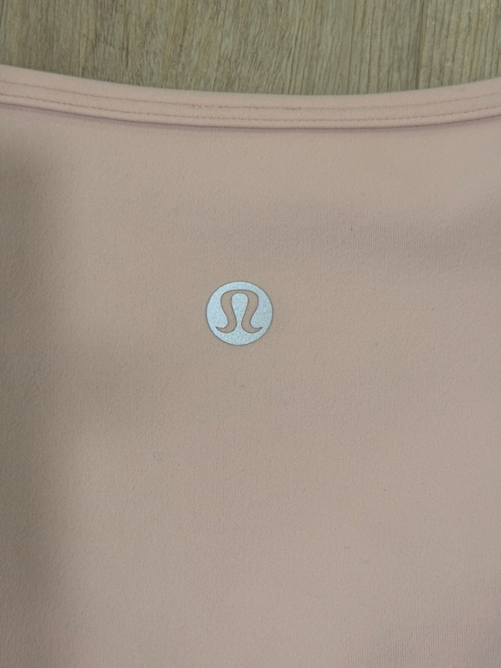 Lululemon pink v-neck crop fit - Picture 4 of 4